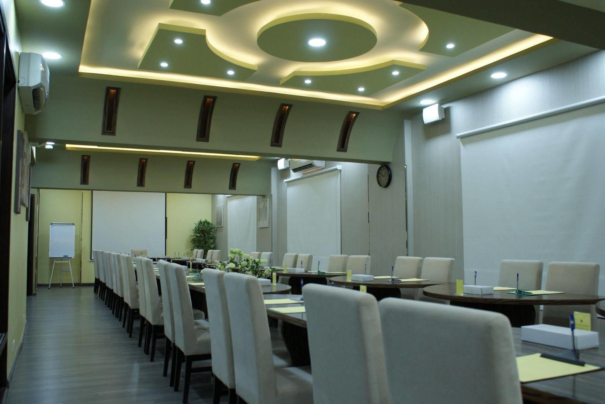 מוסקט Weekend Hotel & Apartments מראה חיצוני תמונה