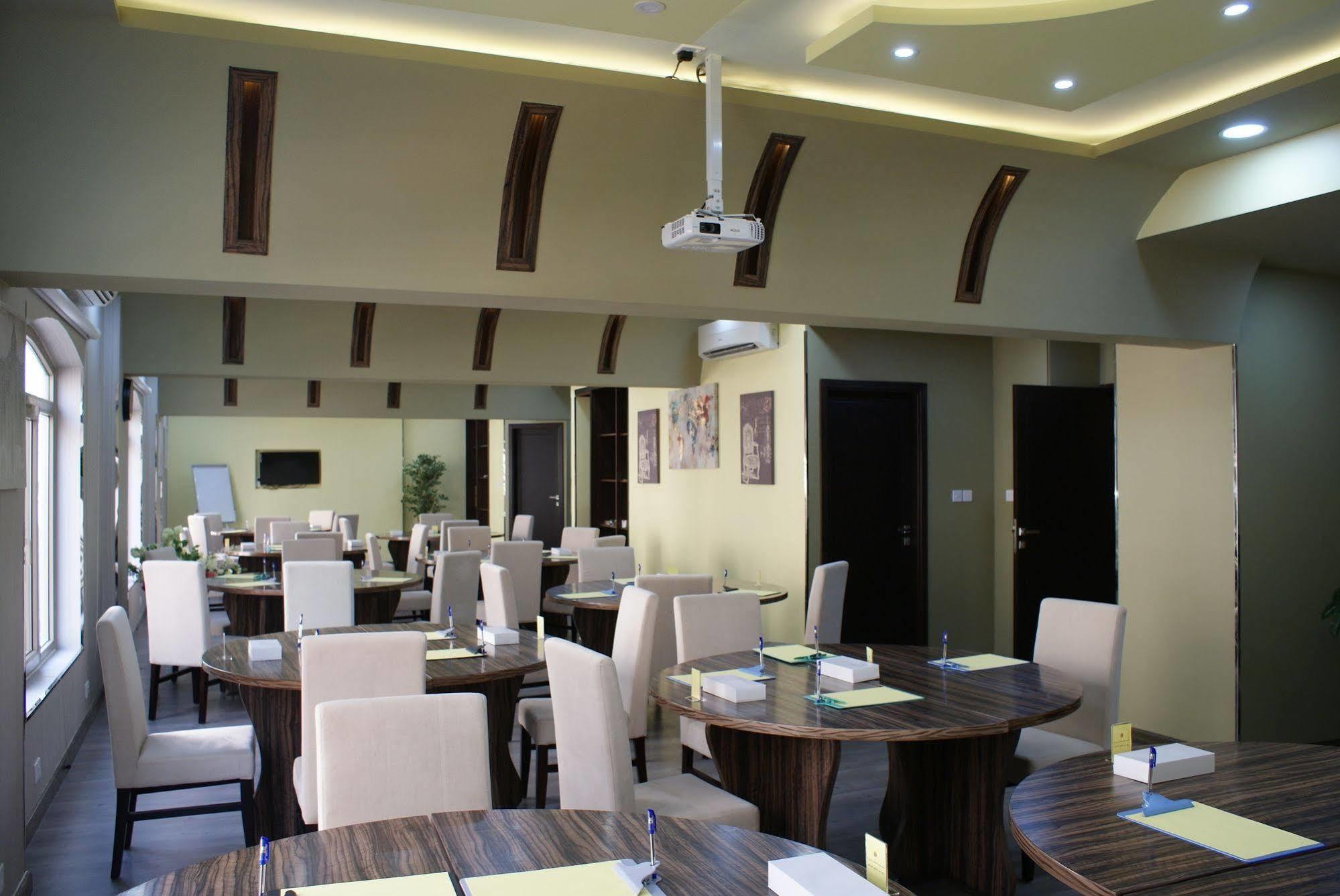מוסקט Weekend Hotel & Apartments מראה חיצוני תמונה