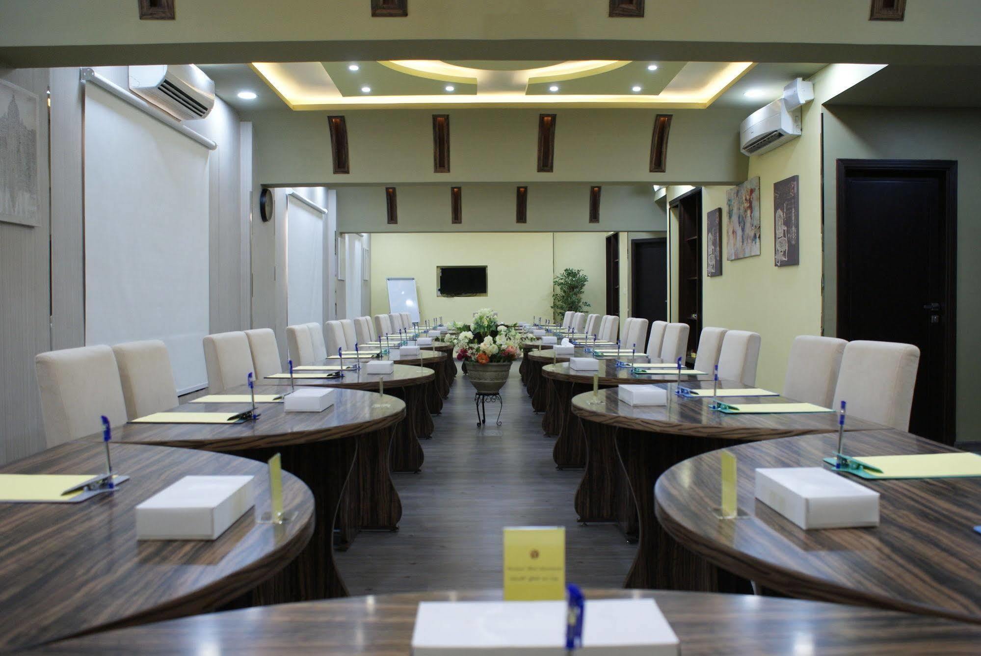 מוסקט Weekend Hotel & Apartments מראה חיצוני תמונה